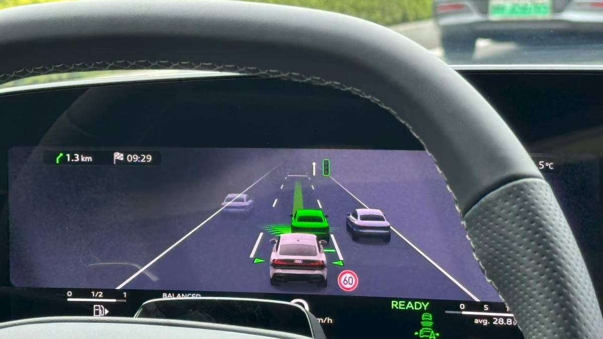 搭上華為即開掛!試駕奧迪A5L sportback:好開又智能!