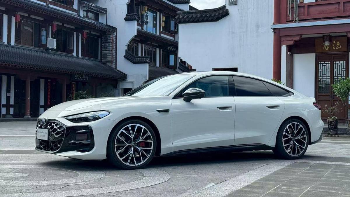搭上華為即開掛!試駕奧迪A5L sportback:好開又智能!