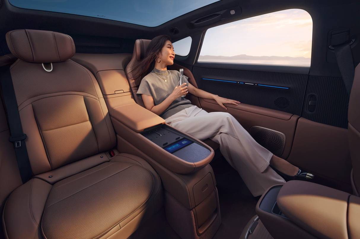 阿維塔12四激光版正式上市 重塑30萬級豪華轎車標桿