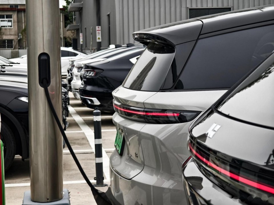 別急著買混動!今年二三十萬插混增程車保值率明年要“涼涼” 圖片