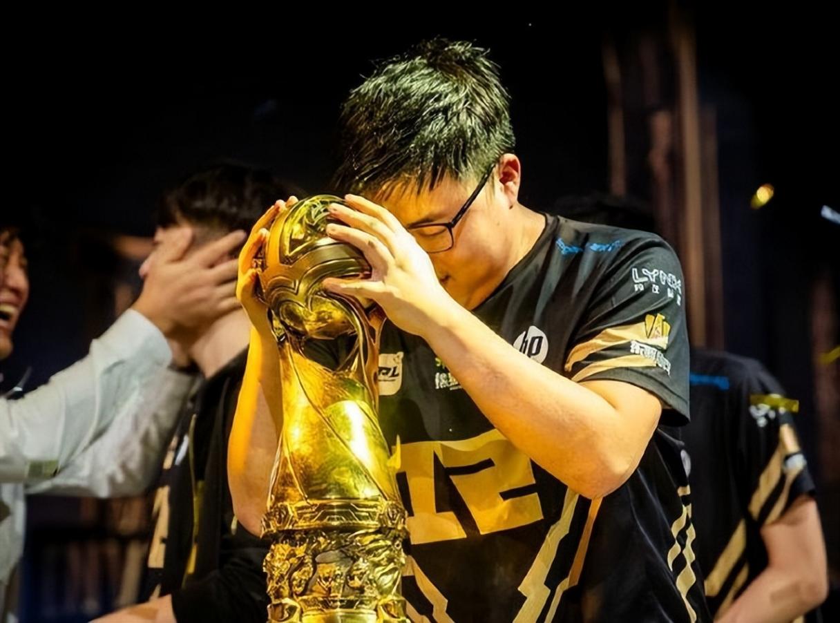 全網(wǎng)熱議Uzi疑似加盟IG!組建“全神班”LPL最有希望一年!